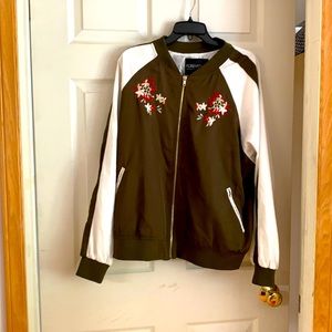Forever 21 Green & White Floral Embroidered Satin Bomber 3x